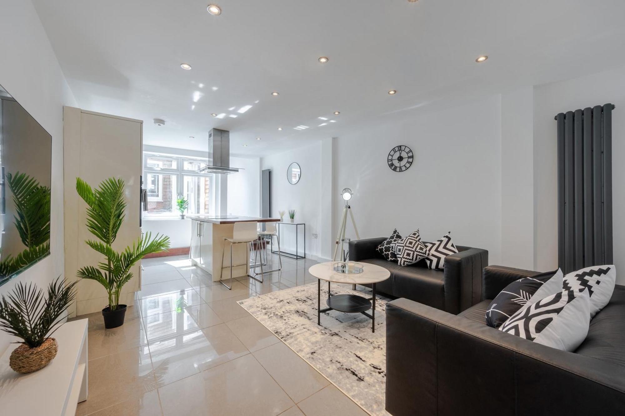 Apartament Stylish Two Bedroom By With Garden *
