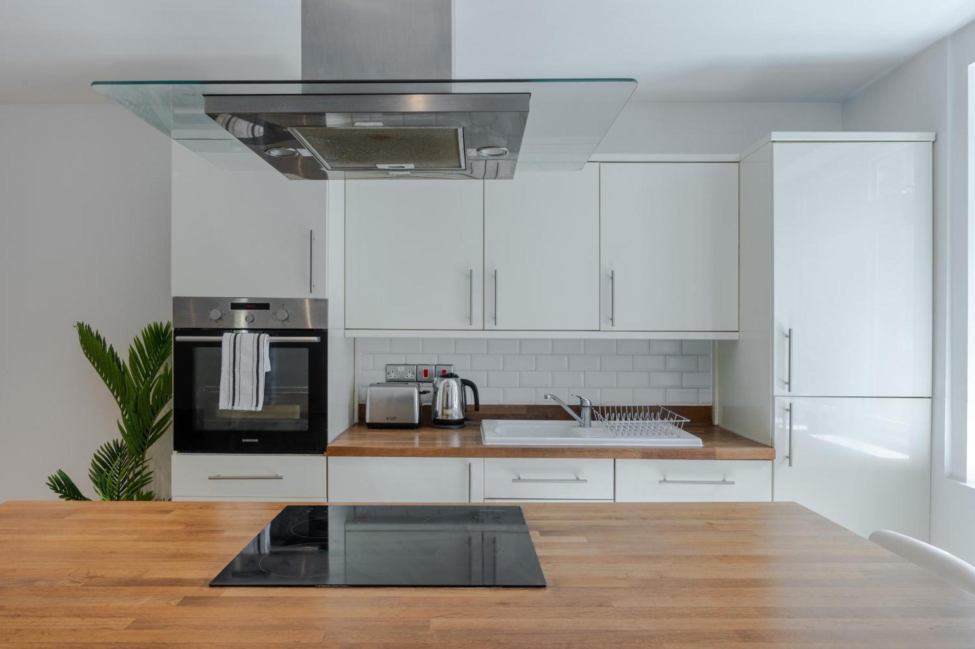 Stylish Two Bedroom By With Garden * Londra